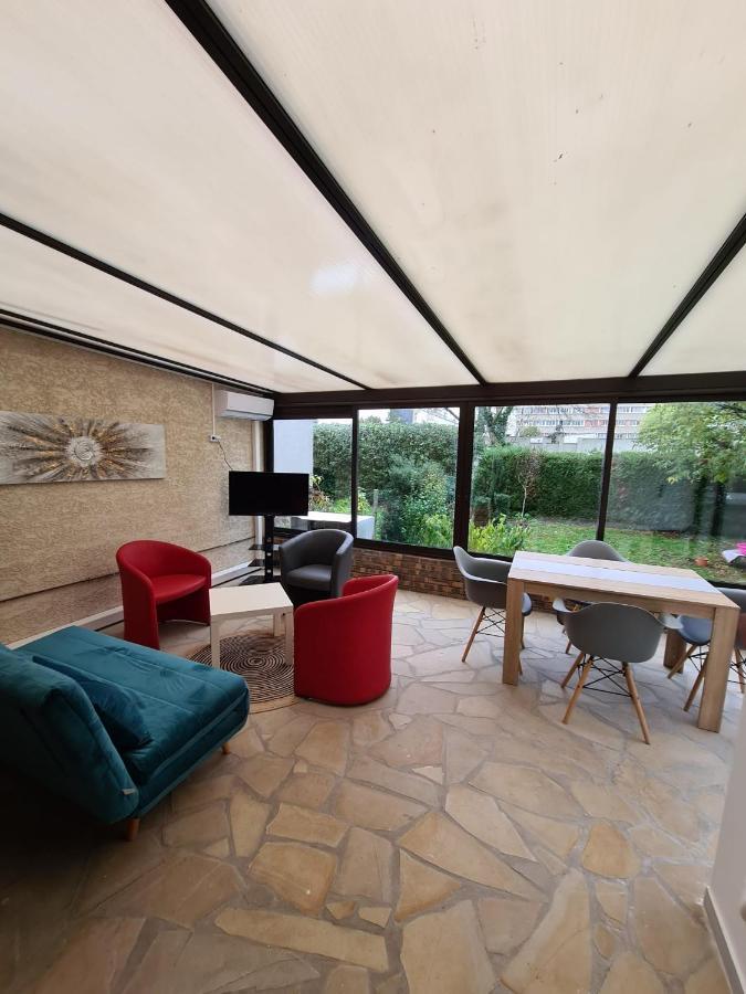 Studio Independant Et Bien Equipe Avec Veranda Commune Neuilly-sur-Marne Exterior foto